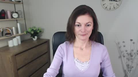 Snapshot of vivian_dream chatting on December 6, 2024, 5:42 am Vivian online show from December 6, 2024, 5:42 am
