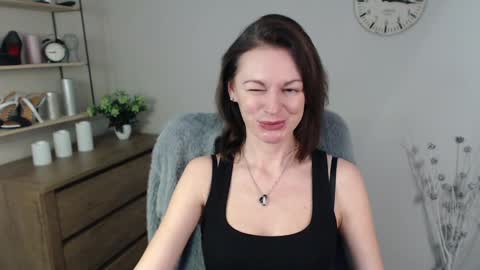 Snapshot of vivian_dream chatting on December 9, 2024, 6:55 am Vivian online show from December 9, 2024, 6:55 am