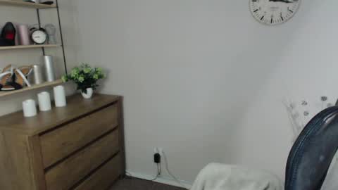 Snapshot of vivian_dream chatting on December 9, 2024, 10:00 am Vivian online show from December 9, 2024, 10:00 am