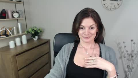 Snapshot of vivian_dream chatting on December 9, 2024, 1:02 pm Vivian online show from December 9, 2024, 1:02 pm