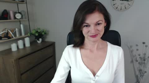Snapshot of vivian_dream chatting on December 12, 2024, 5:52 am Vivian online show from December 12, 2024, 5:52 am