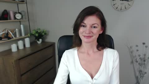 Snapshot of vivian_dream chatting on December 12, 2024, 8:57 am Vivian online show from December 12, 2024, 8:57 am