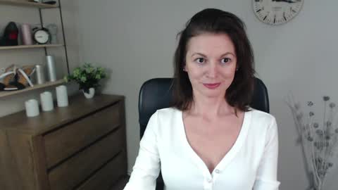 Snapshot of vivian_dream chatting on December 12, 2024, 12:01 pm Vivian online show from December 12, 2024, 12:01 pm