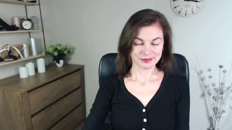 Snapshot of vivian_dream chatting on December 17, 2024, 5:40 am Vivian online show from December 17, 2024, 5:40 am
