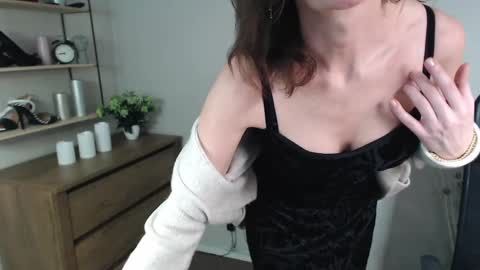 Snapshot of vivian_dream chatting on December 27, 2024, 8:24 am Vivian online show from December 27, 2024, 8:24 am