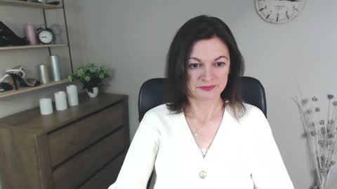 Snapshot of vivian_dream chatting on December 28, 2024, 6:39 am Vivian online show from December 28, 2024, 6:39 am