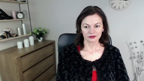 Snapshot of vivian_dream chatting on December 30, 2024, 6:42 am Vivian online show from December 30, 2024, 6:42 am