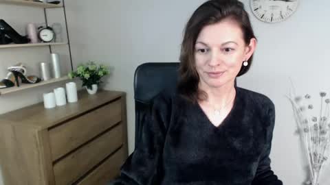 Snapshot of vivian_dream chatting on January 2, 2025, 9:43 am Vivian online show from January 2, 2025, 9:43 am