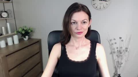 Snapshot of vivian_dream chatting on January 9, 2025, 6:48 am Vivian online show from January 9, 2025, 6:48 am
