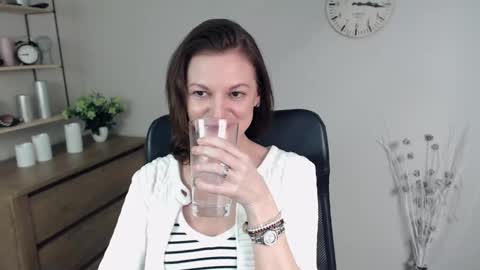 Snapshot of vivian_dream chatting on January 17, 2025, 2:28 pm Vivian online show from January 17, 2025, 2:28 pm