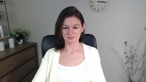 Snapshot of vivian_dream chatting on January 22, 2025, 9:46 am Vivian online show from January 22, 2025, 9:46 am