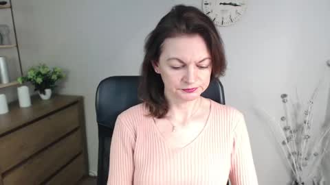 Snapshot of vivian_dream chatting on January 24, 2025, 6:46 am Vivian online show from January 24, 2025, 6:46 am