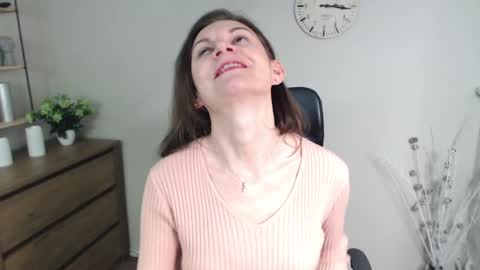 Snapshot of vivian_dream chatting on January 24, 2025, 12:52 pm Vivian online show from January 24, 2025, 12:52 pm