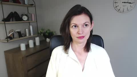Snapshot of vivian_dream chatting on February 3, 2025, 6:56 am Vivian online show from February 3, 2025, 6:56 am