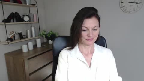 Snapshot of vivian_dream chatting on February 3, 2025, 4:52 pm Vivian online show from February 3, 2025, 4:52 pm