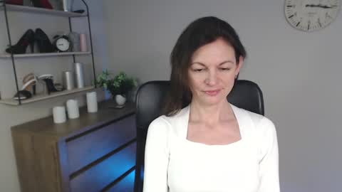 Snapshot of vivian_dream chatting on February 5, 2025, 7:50 am Vivian online show from February 5, 2025, 7:50 am