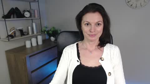Snapshot of vivian_dream chatting on February 7, 2025, 7:06 pm Vivian online show from February 7, 2025, 7:06 pm