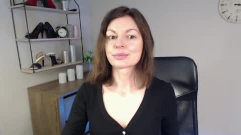 Snapshot of vivian_dream chatting on February 12, 2025, 6:51 am Vivian online show from February 12, 2025, 6:51 am