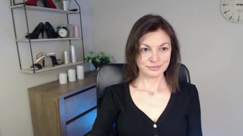 Snapshot of vivian_dream chatting on February 12, 2025, 10:35 am Vivian online show from February 12, 2025, 10:35 am