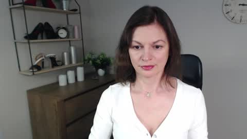 Snapshot of vivian_dream chatting on February 13, 2025, 7:03 am Vivian online show from February 13, 2025, 7:03 am