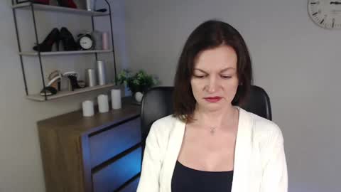Snapshot of vivian_dream chatting on February 14, 2025, 8:21 am Vivian online show from February 14, 2025, 8:21 am