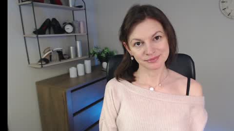 Snapshot of vivian_dream chatting on February 20, 2025, 10:27 am Vivian online show from February 20, 2025, 10:27 am