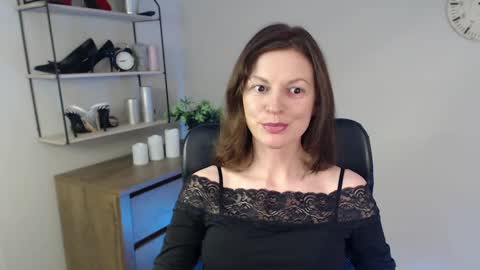Snapshot of vivian_dream chatting on February 24, 2025, 10:37 am Vivian online show from February 24, 2025, 10:37 am