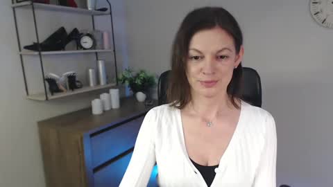 Snapshot of vivian_dream chatting on February 25, 2025, 7:52 am Vivian online show from February 25, 2025, 7:52 am