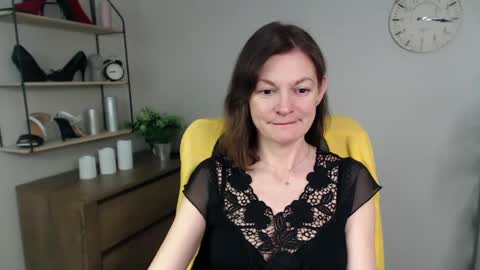 Snapshot of vivian_dream chatting on February 27, 2025, 10:04 am Vivian online show from February 27, 2025, 10:04 am