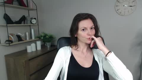 Snapshot of vivian_dream chatting on February 28, 2025, 6:52 pm Vivian online show from February 28, 2025, 6:52 pm