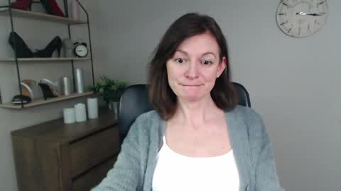 Snapshot of vivian_dream chatting on March 3, 2025, 10:28 am Vivian online show from March 3, 2025, 10:28 am