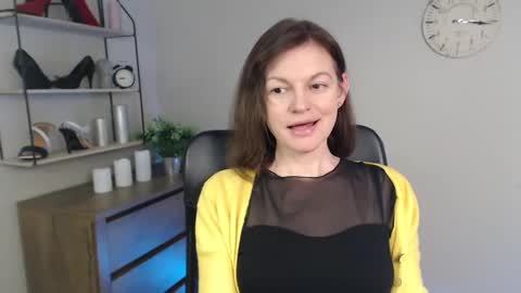Snapshot of vivian_dream chatting on March 4, 2025, 10:13 am Vivian online show from March 4, 2025, 10:13 am