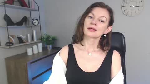 Snapshot of vivian_dream chatting on March 5, 2025, 7:16 am Vivian online show from March 5, 2025, 7:16 am