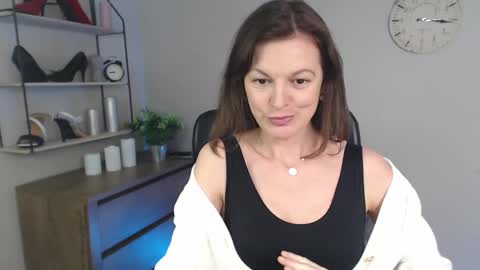 Snapshot of vivian_dream chatting on March 5, 2025, 10:33 am Vivian online show from March 5, 2025, 10:33 am