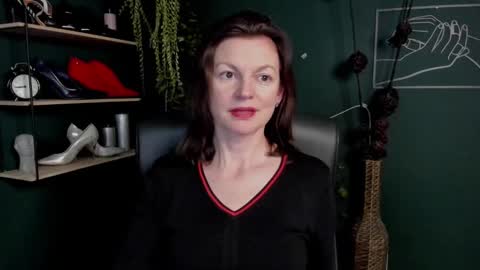 Snapshot of vivian_dream chatting on March 12, 2025, 10:16 am Vivian online show from March 12, 2025, 10:16 am