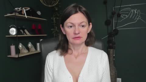 Snapshot of vivian_dream chatting on October 13, 2025, 6:24 am Vivian online show from October 13, 2025, 6:24 am