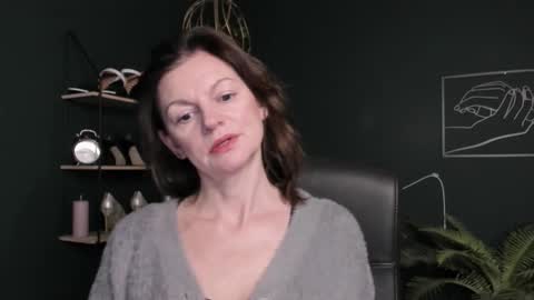Snapshot of vivian_dream chatting on October 24, 2025, 6:43 am Vivian online show from October 24, 2025, 6:43 am
