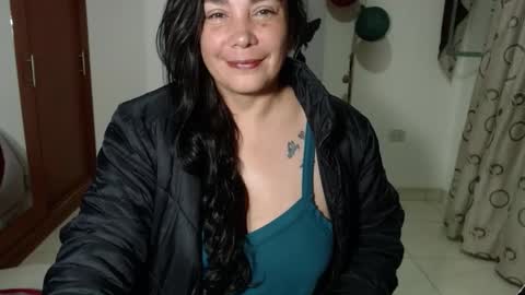 Snapshot of vivian_milf_paint chatting on October 16, 2025, 2:56 am vivian_milf_paint online show from October 16, 2025, 2:56 am