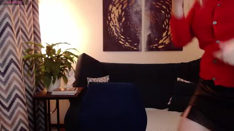 Snapshot of vivian_soul chatting on October 19, 2025, 5:57 pm Vivian online show from October 19, 2025, 5:57 pm