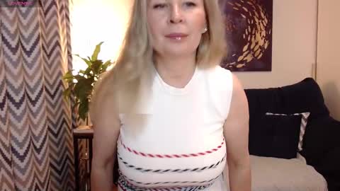 Vivian online show from November 12, 2025, 6:08 pm