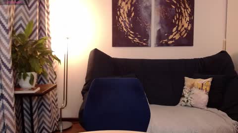 Vivian online show from November 23, 2025, 6:19 pm