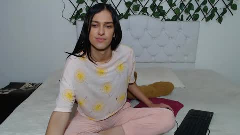 Snapshot of vivianalatin chatting on April 29, 2026, 12:20 pm instagram Viviana73215 online show from April 29, 2026, 12:20 pm