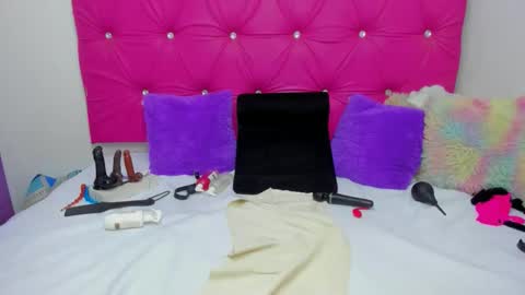 Snapshot of vivianeparis chatting on May 22, 2026, 2:22 pm VivianParis online show from May 22, 2026, 2:22 pm