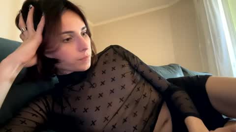 Snapshot of vivianglow chatting on July 1, 2026, 1:24 pm vivianglow online show from July 1, 2026, 1:24 pm