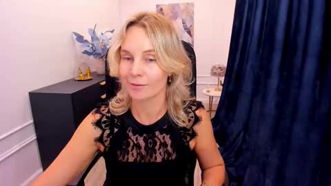 Snapshot of vivianlirei chatting on September 25, 2025, 11:36 am Sinti online show from September 25, 2025, 11:36 am