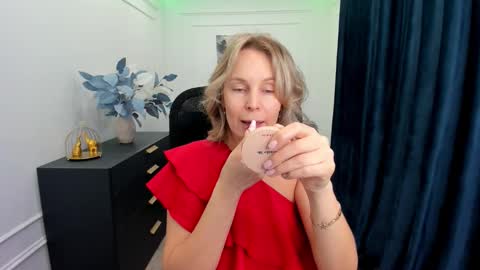 Snapshot of vivianlirei chatting on October 11, 2025, 11:31 am Sinti online show from October 11, 2025, 11:31 am