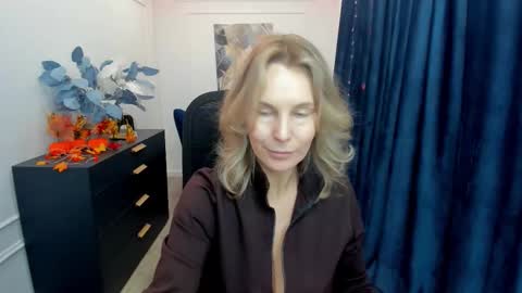 Snapshot of vivianlirei chatting on October 22, 2025, 11:43 am Sinti online show from October 22, 2025, 11:43 am
