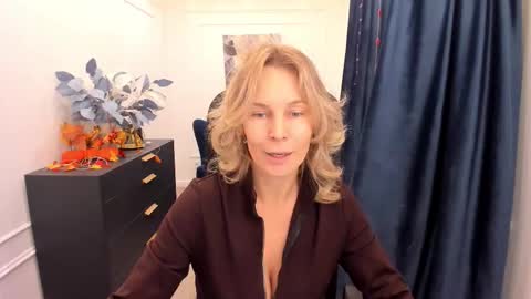 Snapshot of vivianlirei chatting on October 29, 2025, 11:23 am Sinti online show from October 29, 2025, 11:23 am