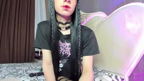 Snapshot of vivianmiller_ chatting on February 18, 2025, 3:10 am Vivian online show from February 18, 2025, 3:10 am
