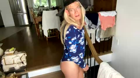 Snapshot of viviannexxx2022 chatting on August 2, 2026, 7:56 pm Vivlove online show from August 2, 2026, 7:56 pm
